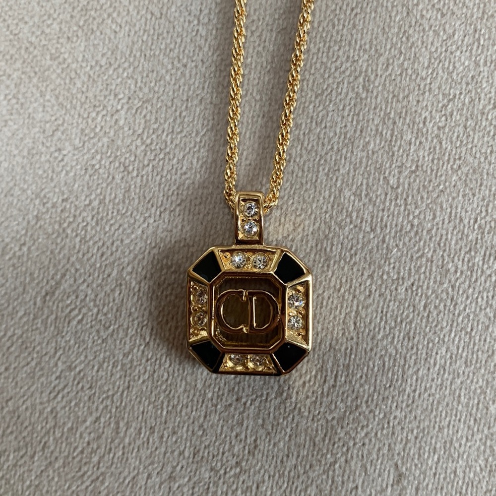 Dior pendant